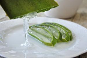 5 motive sa bei un pahar de aloe vera in fiecare dimineata